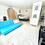 Koala & Tree - Cambridge Centric Location Renovated Studios - Short Lets & Serviced Accommodation