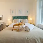 Vibrant City Centre - King Bed, Entire Apartment