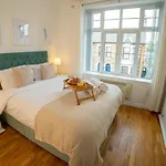 Vibrant City Centre - King Bed, Entire Apartment