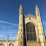 Tiny Hideaway In Cambridge