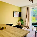 2 Bed House, Sleeps 6, Dog Friendly, Close To A14 M11, With Garden & Parking Long Stay Work Contractor Leisure, Jade
