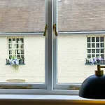 Very Best Location - Luxury Boutique 1 Bed Flat By River And City Centre