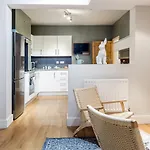The Modern Classic - Contemporary & Elegant 3Bdr Home