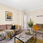 Stylish Cottage - Parking - Garden - Sleeps 6