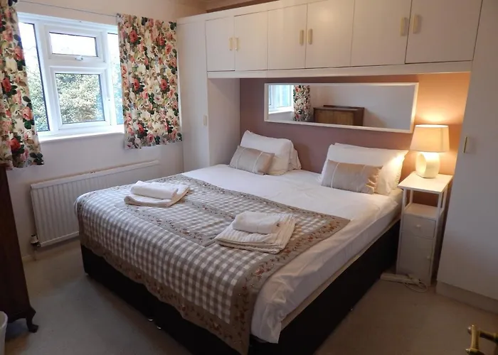 Two Bedroom Corporate And Family Stay With Parking In Popular Location