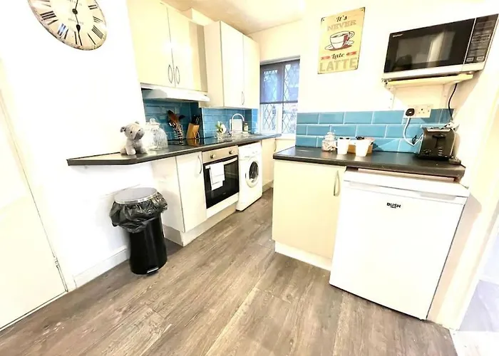 Serene And Cozy 1-Bedroom House With Parking