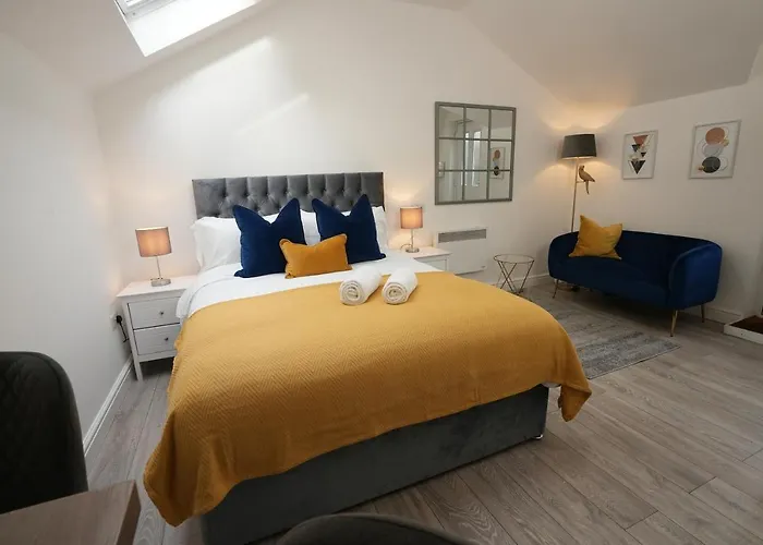 Cosy & Quiet - King Bed, Central, Smart Tv