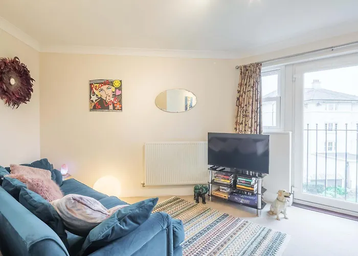 Fabulous Central 3Bed Apt - With Parking