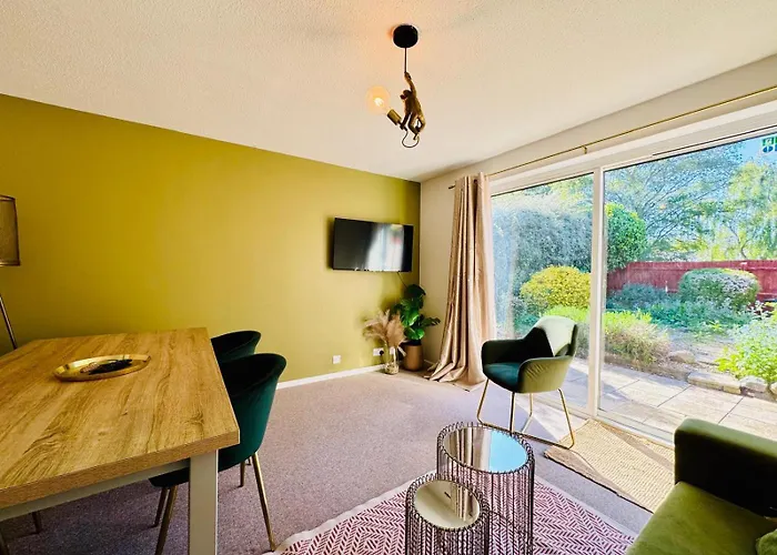 2 Bed House, Sleeps 6, Dog Friendly, Close To A14 M11, With Garden & Parking Long Stay Work Contractor Leisure, Jade