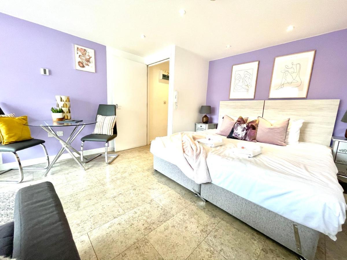 Apartment Koala & Tree - Cambridge Centric Location Renovated Studios - Short Lets & Serviced Accommodation *