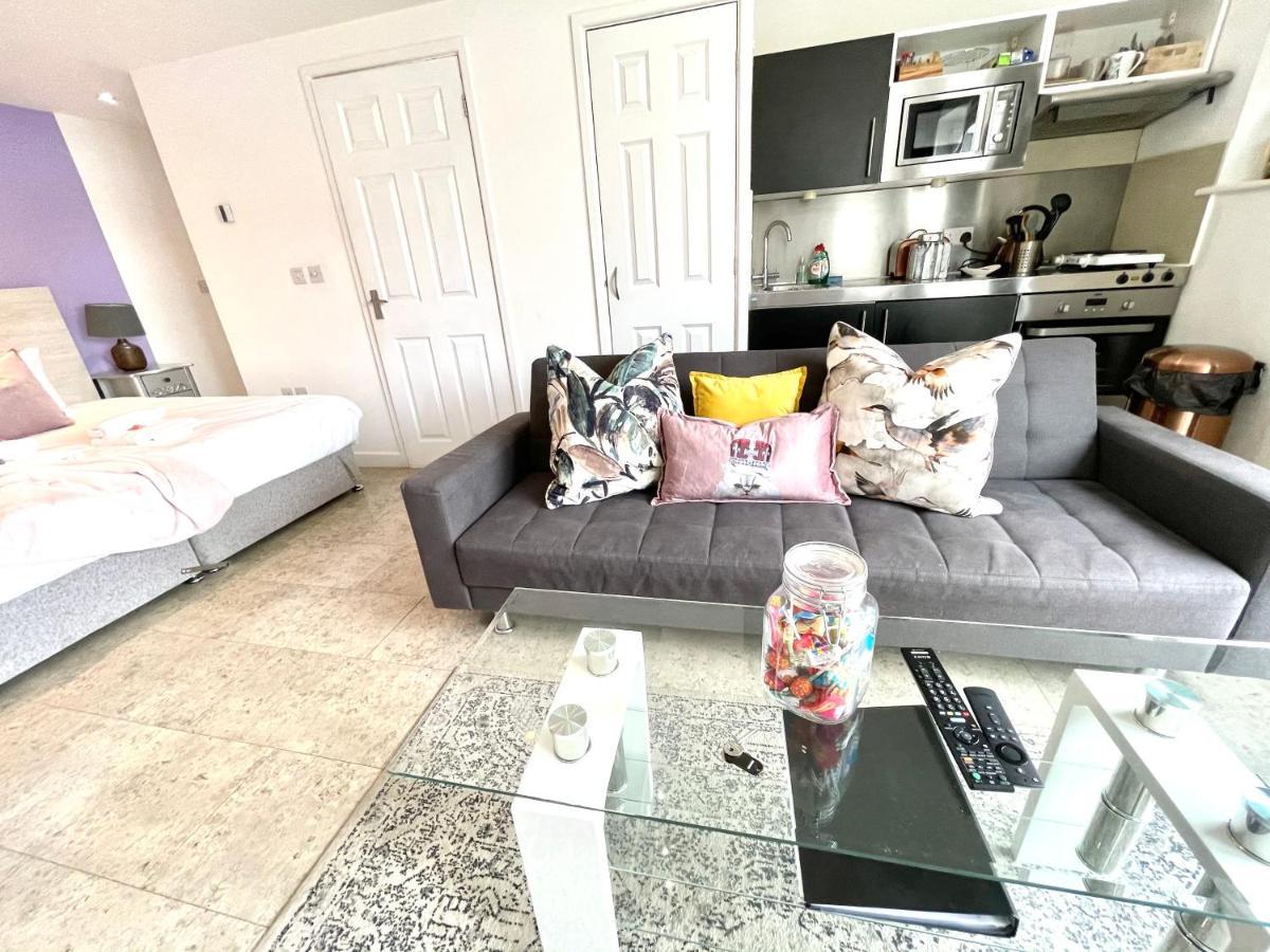 Koala & Tree - Cambridge Centric Location Renovated Studios - Short Lets & Serviced Accommodation *