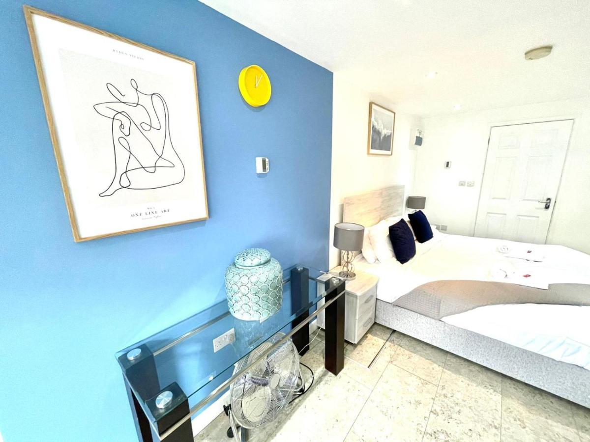 Koala & Tree - Cambridge Centric Location Renovated Studios - Short Lets & Serviced Accommodation Apartment *