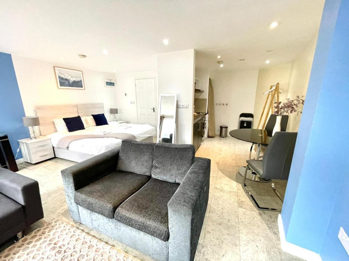 Koala & Tree - Cambridge Centric Location Renovated Studios - Short Lets & Serviced Accommodation Apartment
