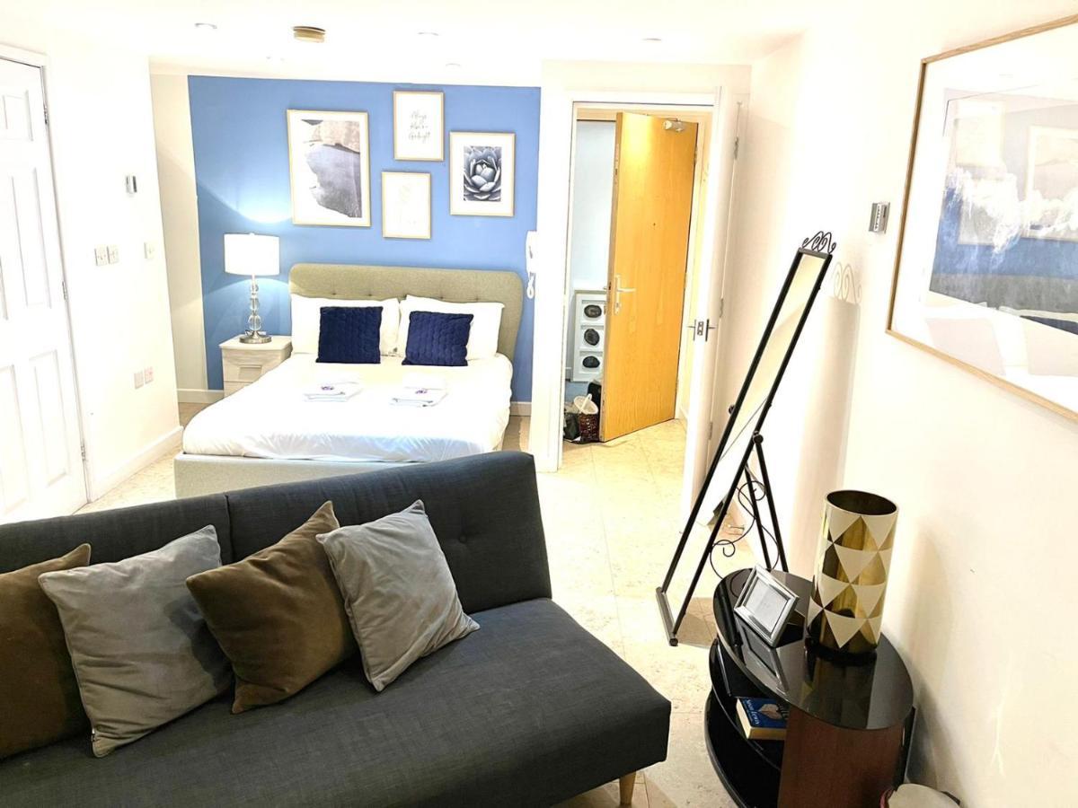 Koala & Tree - Cambridge Centric Location Renovated Studios - Short Lets & Serviced Accommodation *