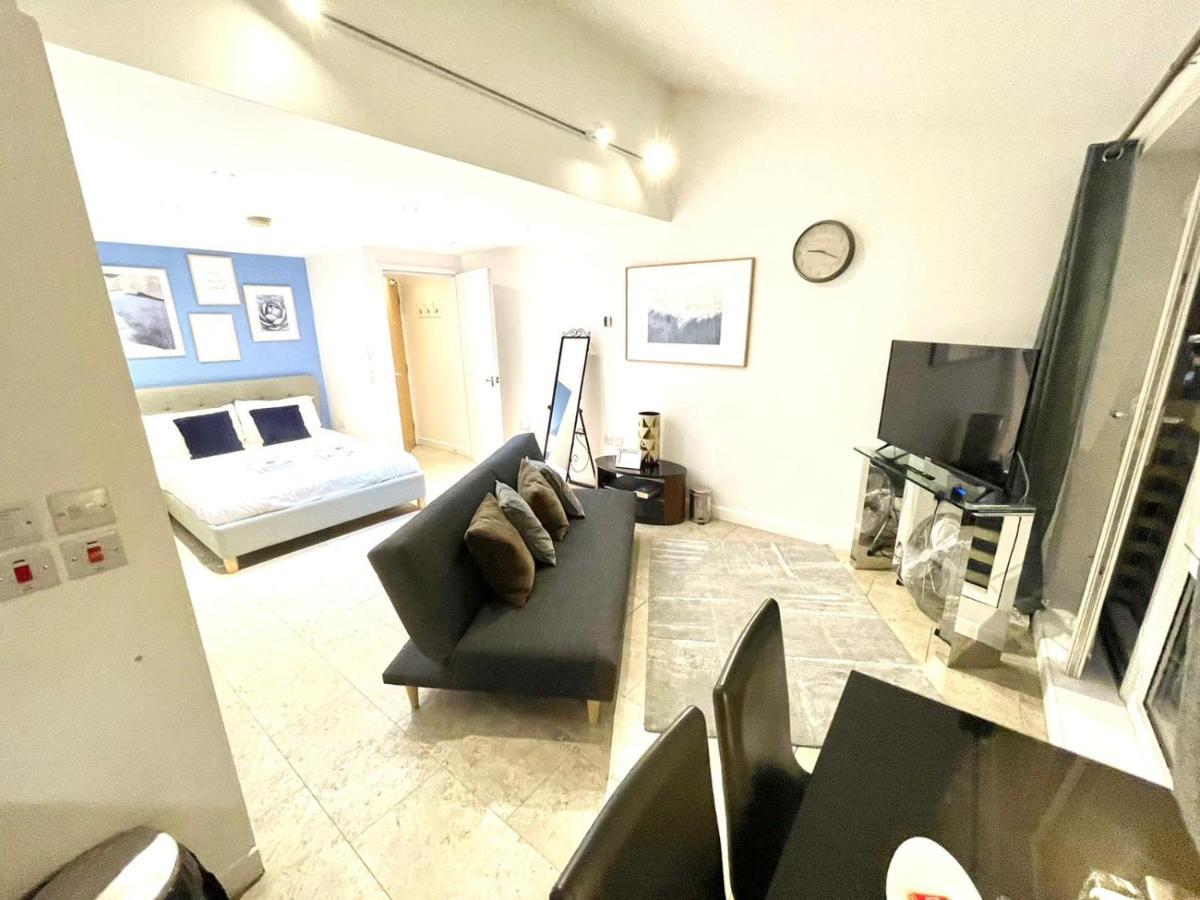 Koala & Tree - Cambridge Centric Location Renovated Studios - Short Lets & Serviced Accommodation Apartment *