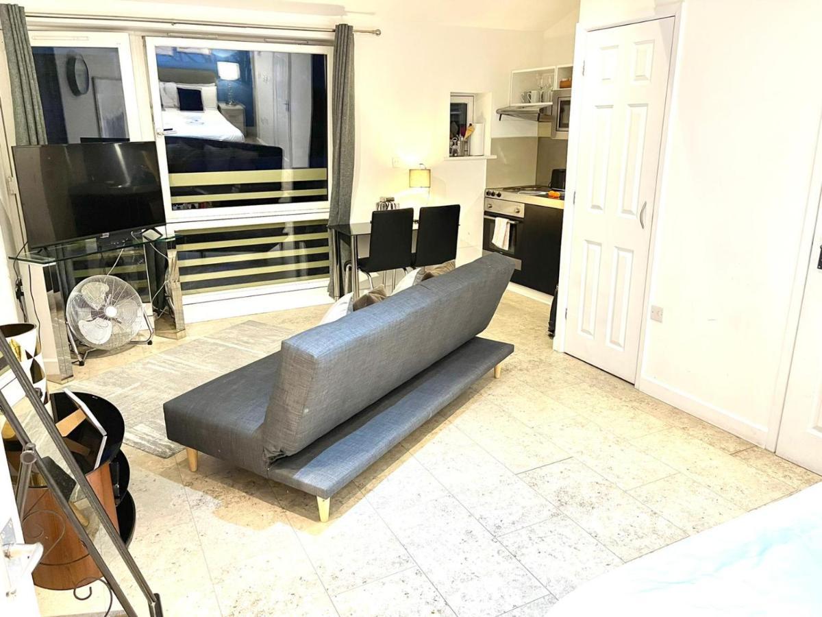 Apartment Koala & Tree - Cambridge Centric Location Renovated Studios - Short Lets & Serviced Accommodation