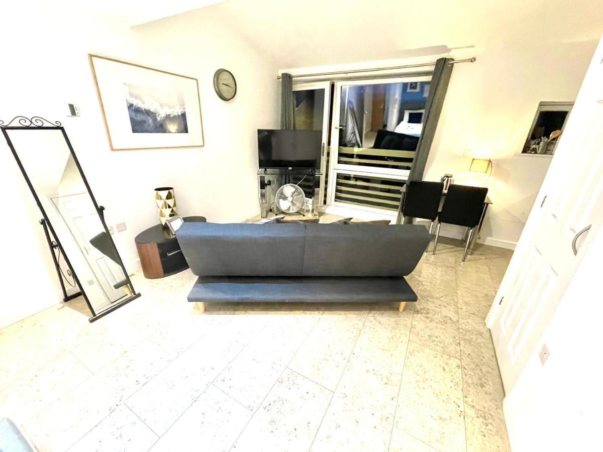 Koala & Tree - Cambridge Centric Location Renovated Studios - Short Lets & Serviced Accommodation *
