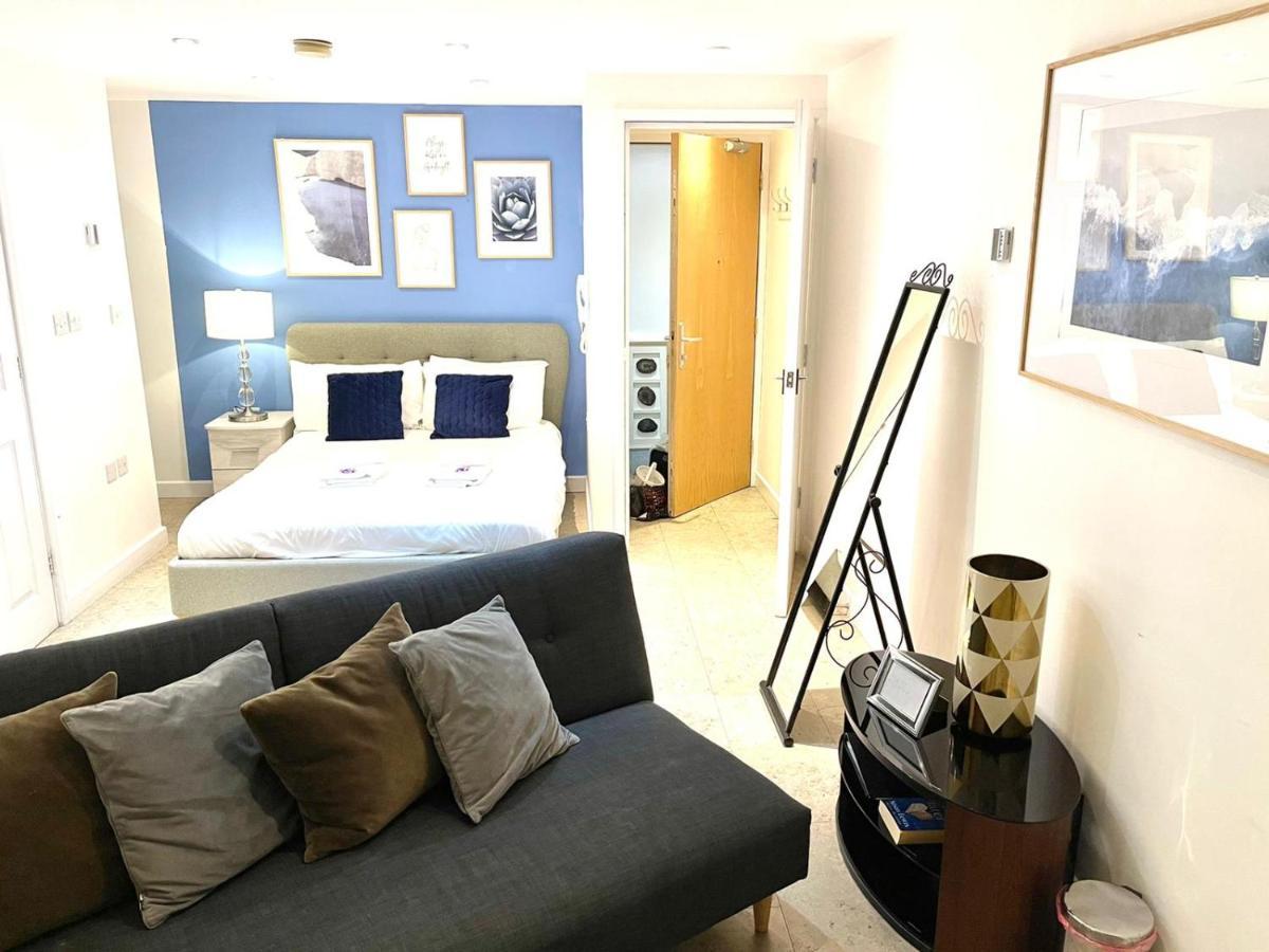 Apartment Koala & Tree - Cambridge Centric Location Renovated Studios - Short Lets & Serviced Accommodation *