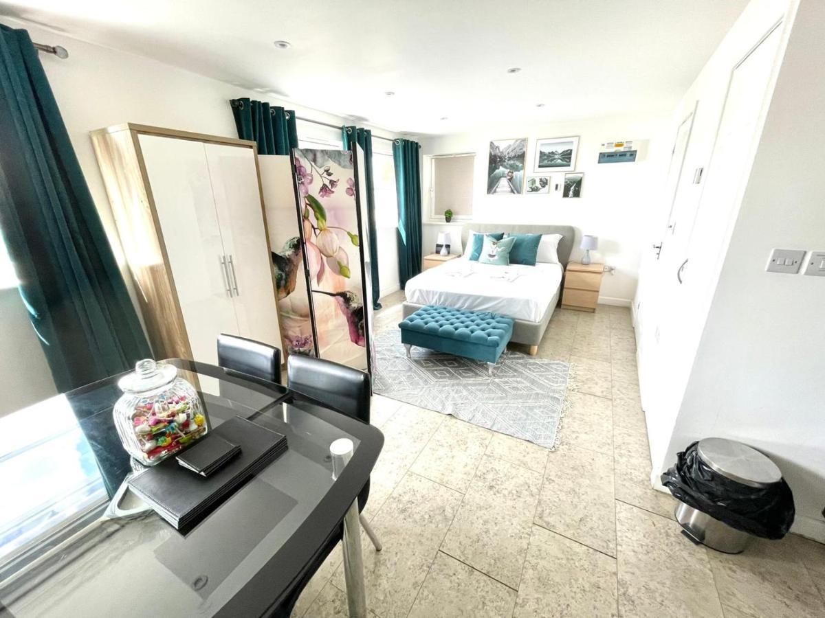 Apartment Koala & Tree - Cambridge Centric Location Renovated Studios - Short Lets & Serviced Accommodation *