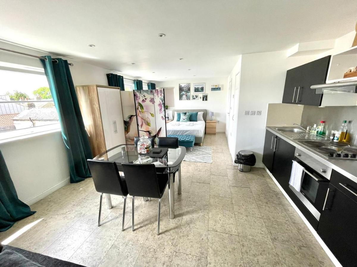 Koala & Tree - Cambridge Centric Location Renovated Studios - Short Lets & Serviced Accommodation Apartment *