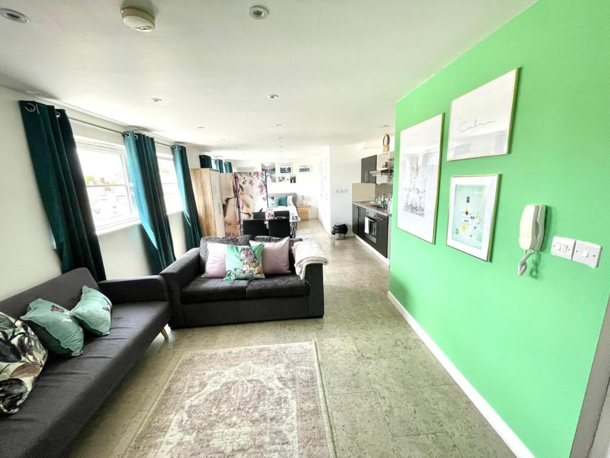 Koala & Tree - Cambridge Centric Location Renovated Studios - Short Lets & Serviced Accommodation *