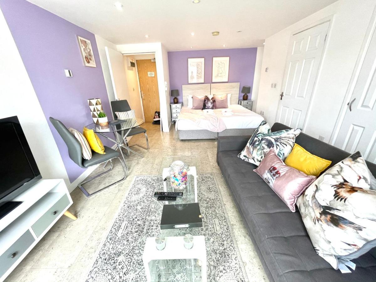 Koala & Tree - Cambridge Centric Location Renovated Studios - Short Lets & Serviced Accommodation