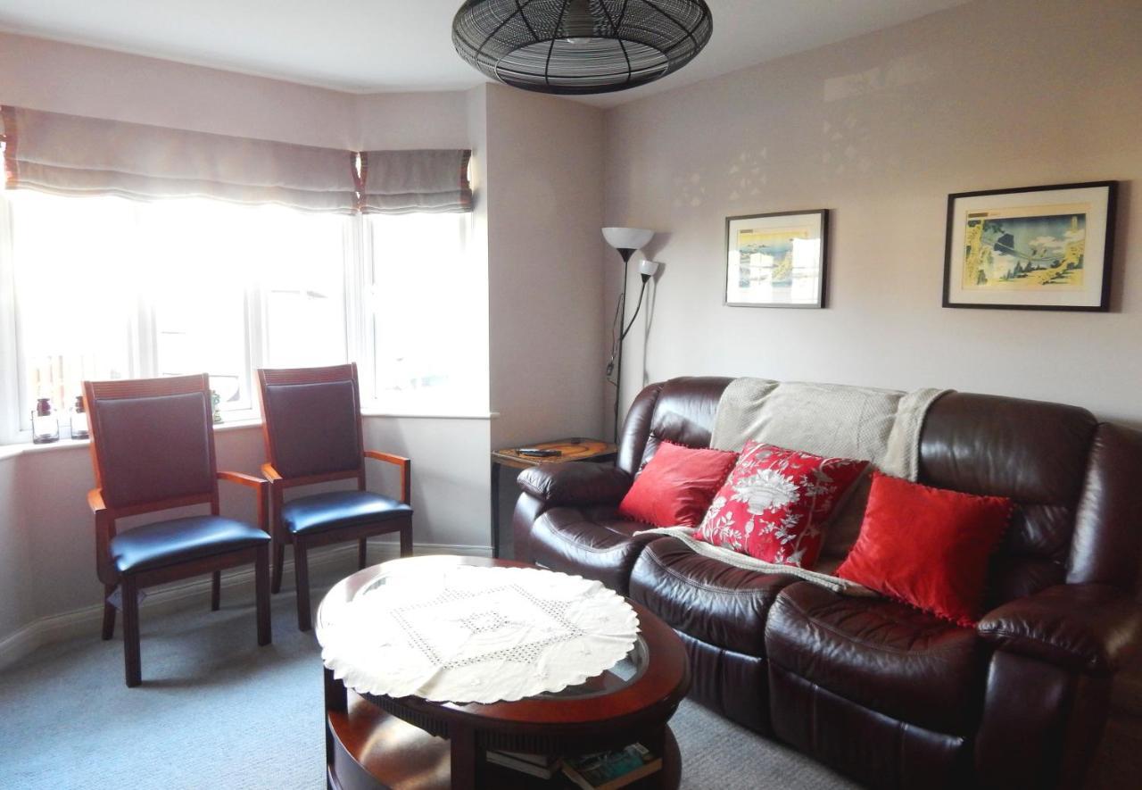 Apartment Luxurious 3 Bedroom House For Families, Corporate With Gardens And Parking *
