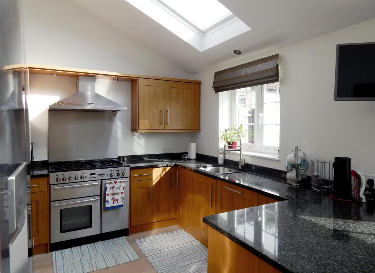 Luxurious 3 Bedroom House For Families, Corporate With Gardens And Parking Apartment Cambridge (Cambridgeshire)