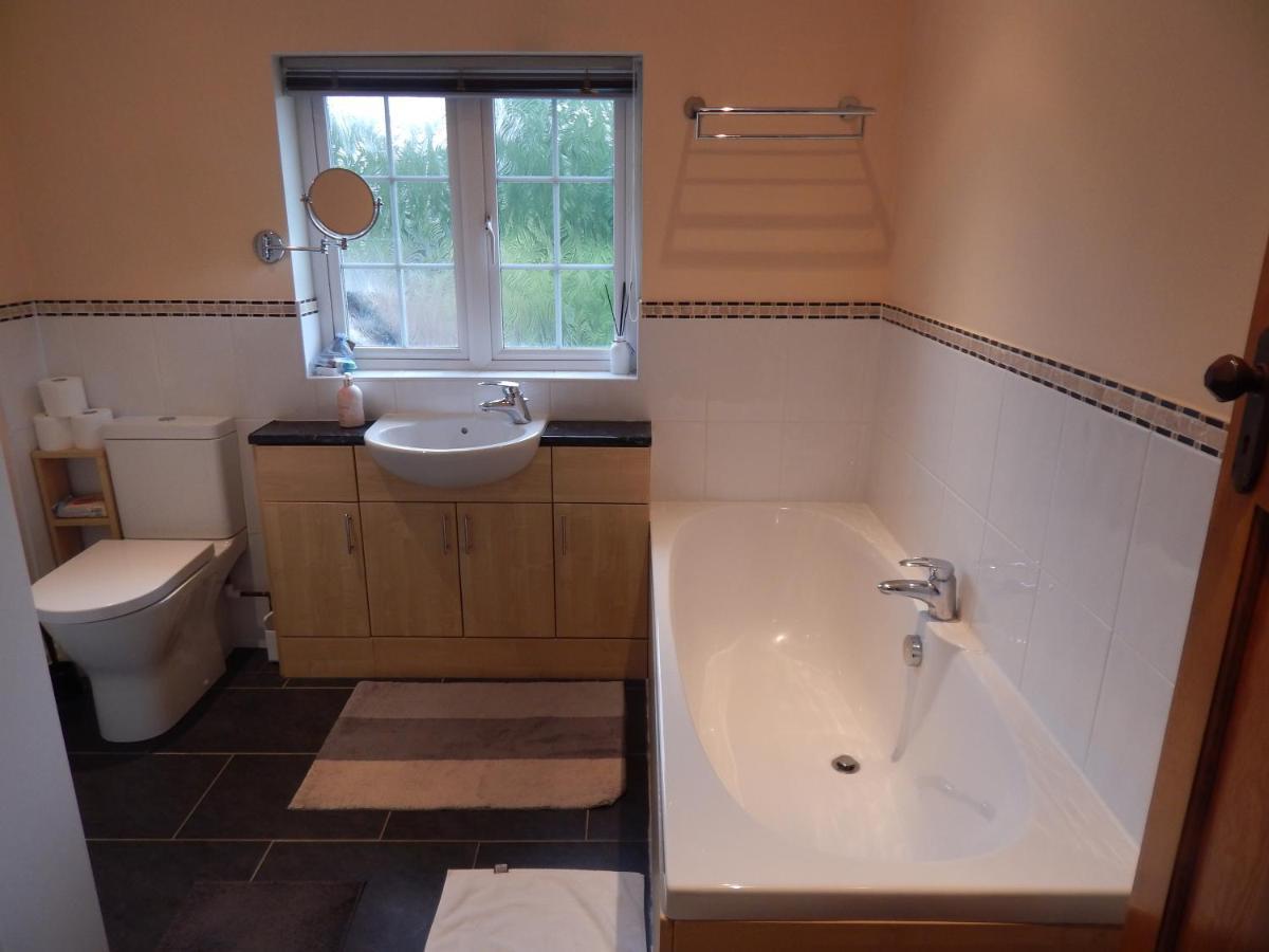 Luxurious 3 Bedroom House For Families, Corporate With Gardens And Parking Apartment *