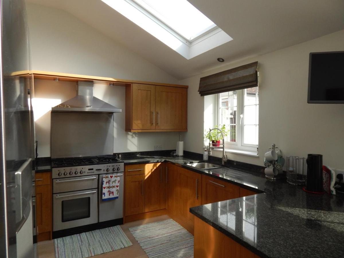 Luxurious 3 Bedroom House For Families, Corporate With Gardens And Parking Apartment