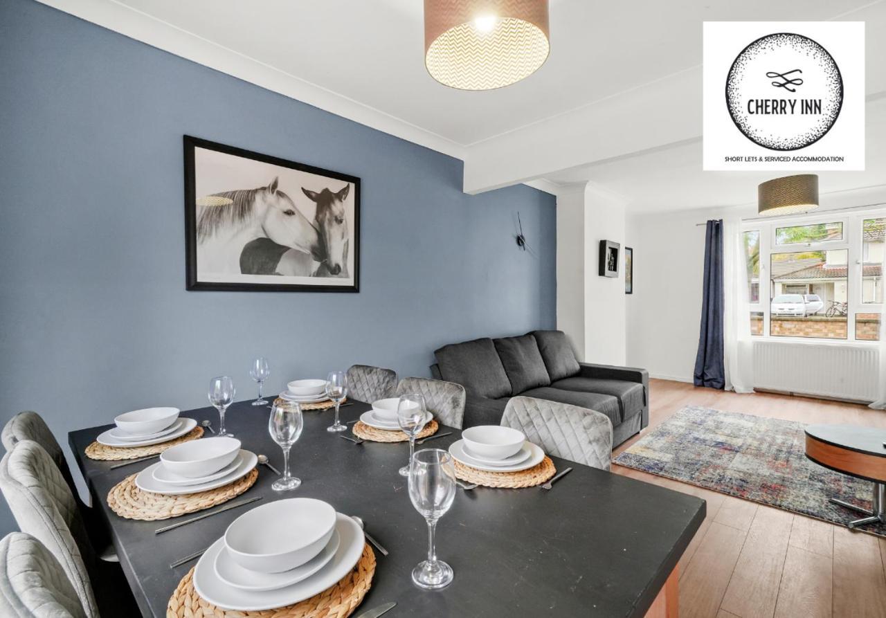 Large 3 Bedroom House With Parking & Garden By Cherry Short Let's & Services Accomodation Apartment Cambridge (Cambridgeshire)
