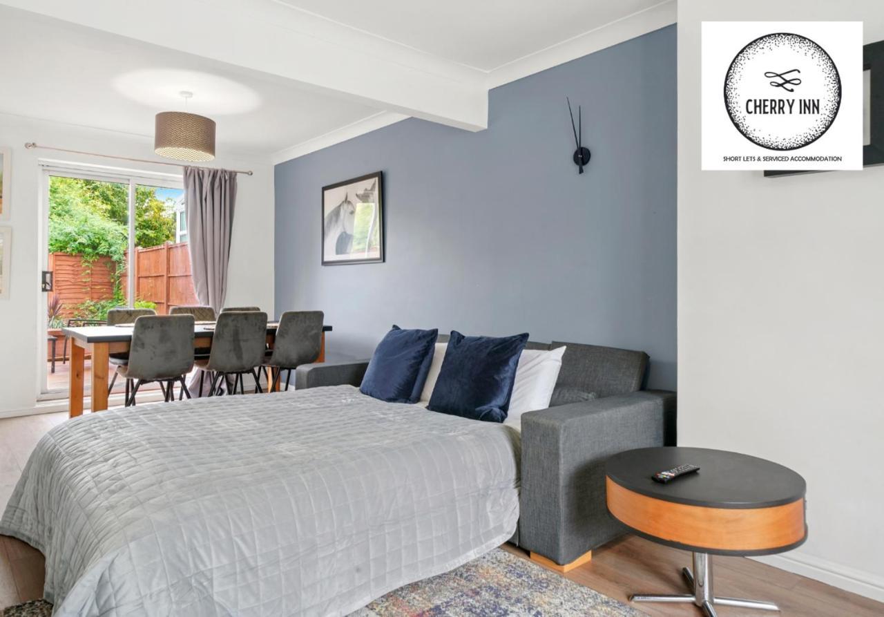 Apartment Large 3 Bedroom House With Parking & Garden By Cherry Short Let's & Services Accomodation