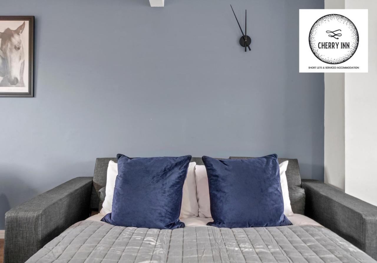 Large 3 Bedroom House With Parking & Garden By Cherry Short Let's & Services Accomodation Apartment Cambridge (Cambridgeshire)