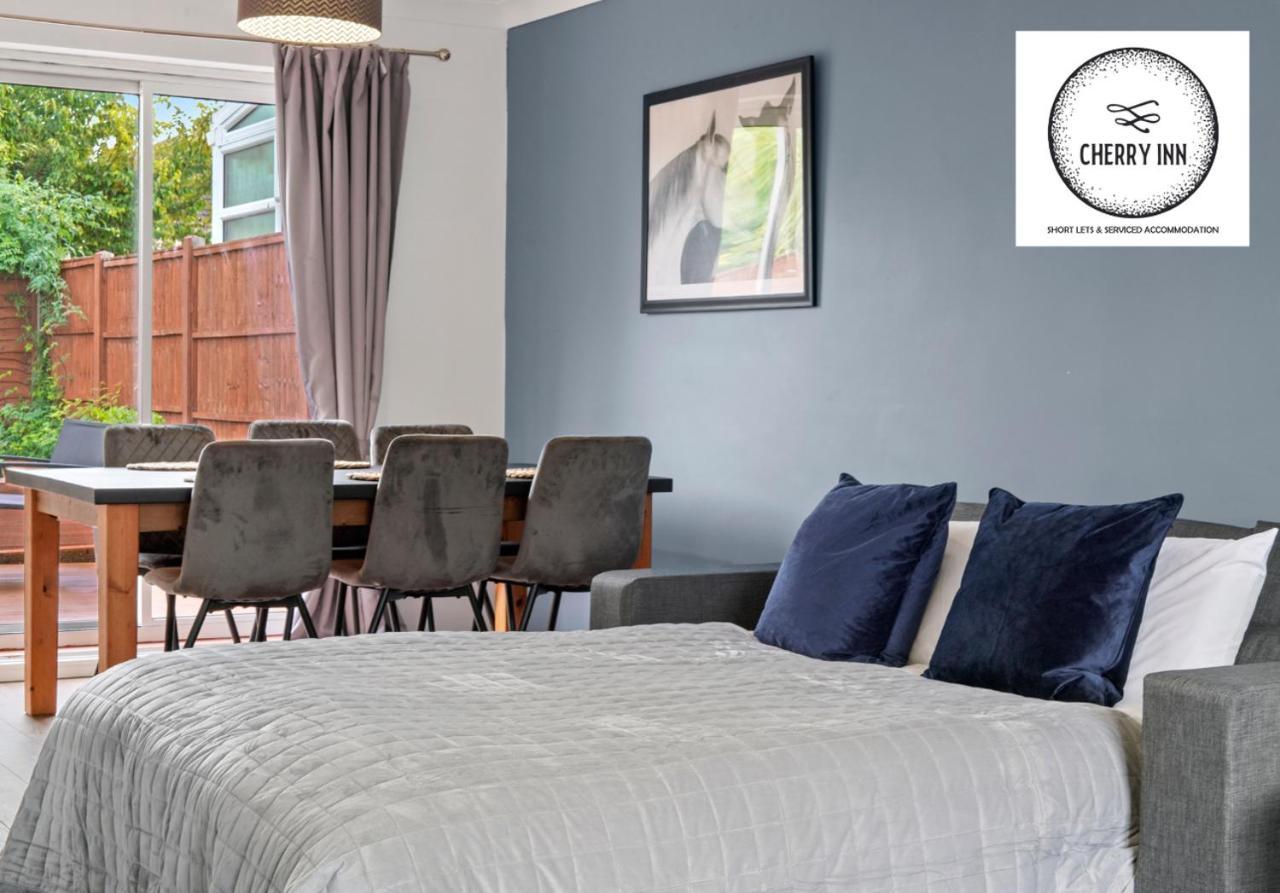 Apartment Large 3 Bedroom House With Parking & Garden By Cherry Short Let's & Services Accomodation