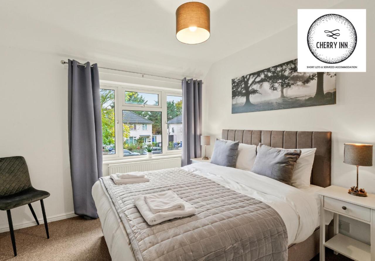 Large 3 Bedroom House With Parking & Garden By Cherry Short Let's & Services Accomodation Apartment Cambridge (Cambridgeshire)