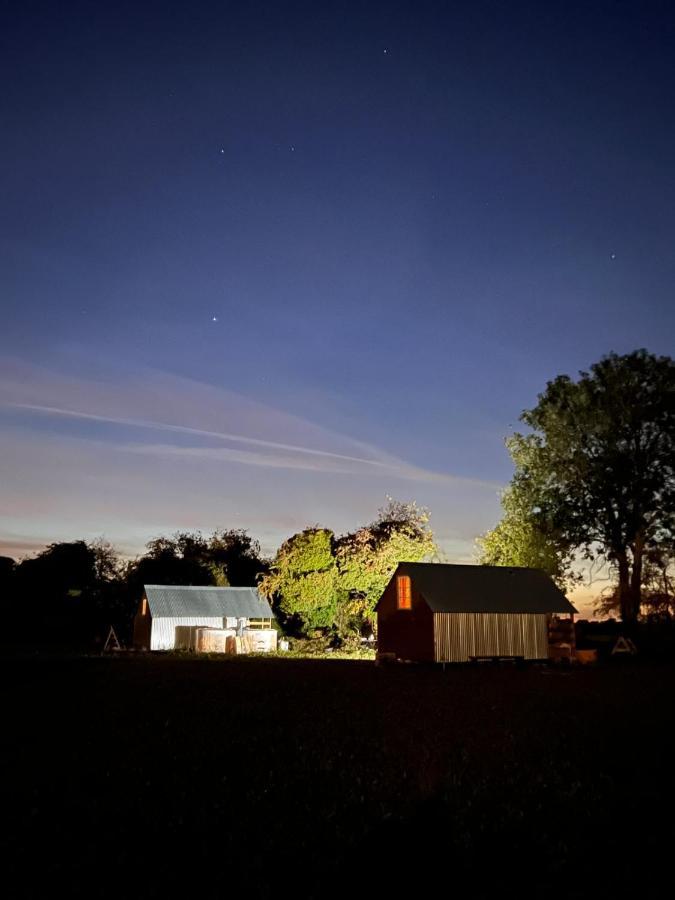 Fen Meadows Glamping - Luxury And Bell Tents Campsite *