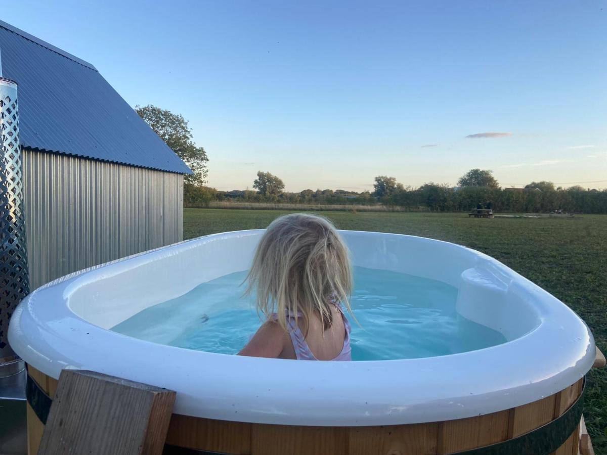 Fen Meadows Glamping - Luxury And Bell Tents Campsite