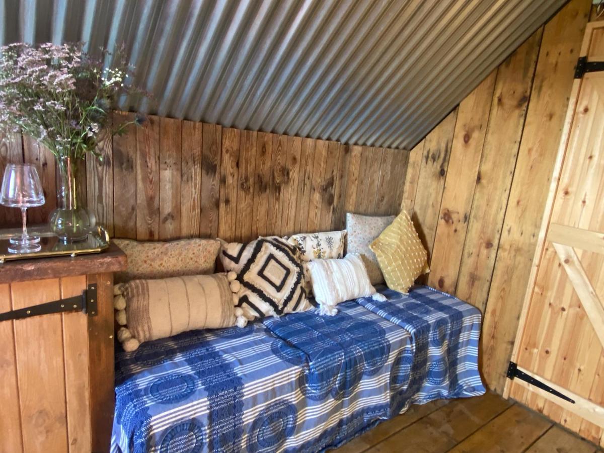 Fen Meadows Glamping - Luxury And Bell Tents Campsite *