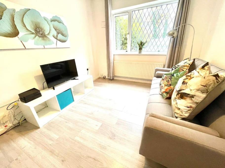 Serene And Cozy 1-bedroom House With Parking Holiday home