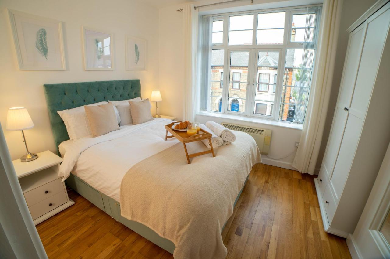 Vibrant Centre - King Bed, Entire *
