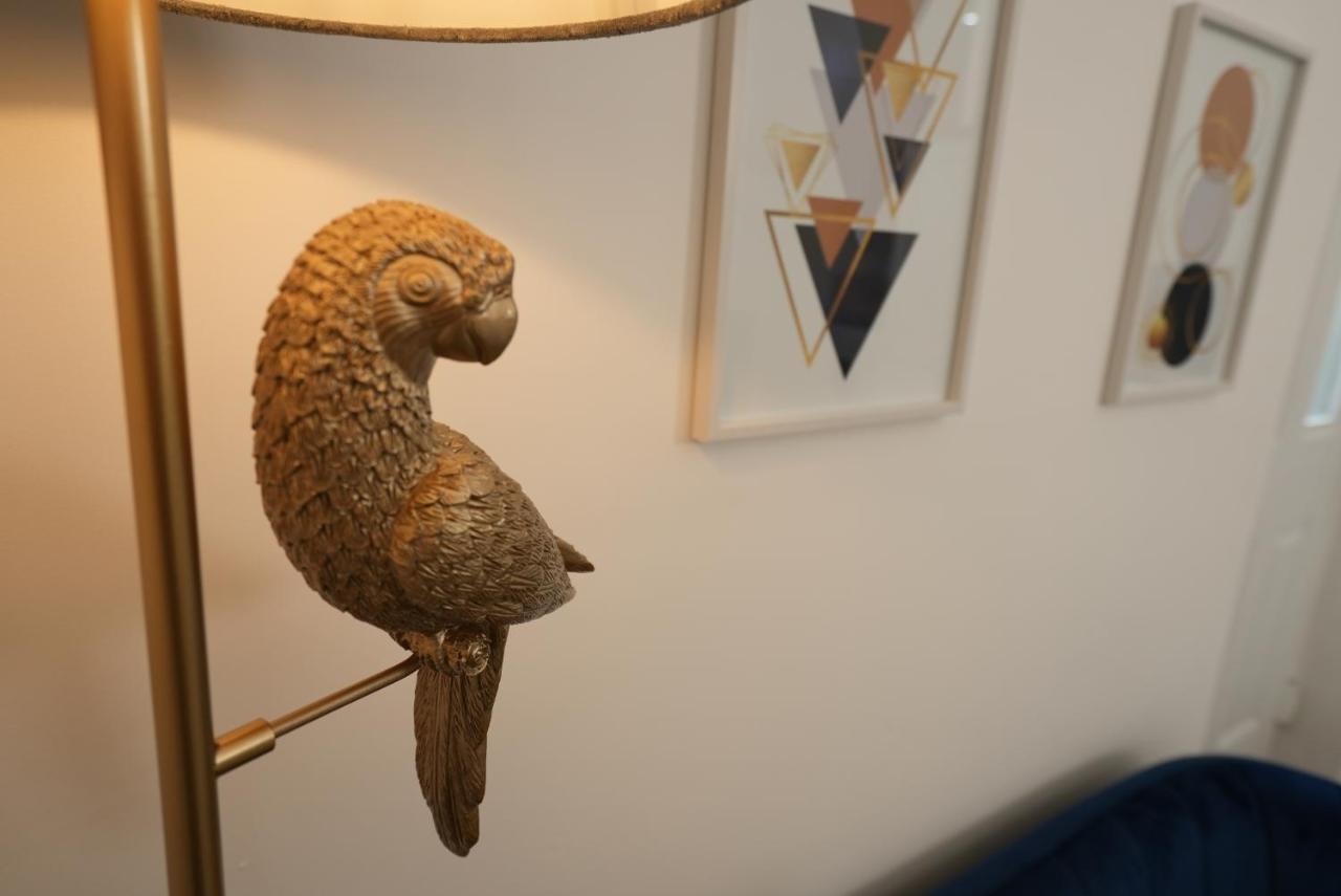Cosy & Quiet - King Bed, Central, Smart Tv Apartment