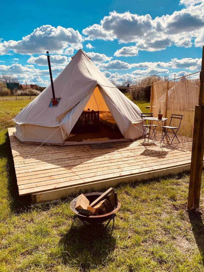 Fen Meadows Glamping - Luxury And Bell Tents Cambridge (Cambridgeshire)