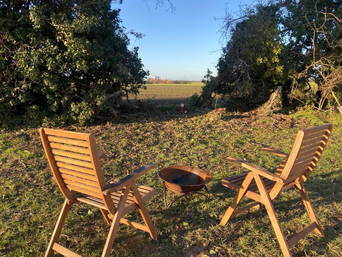 Fen Meadows Glamping - Luxury And Bell Tents Campsite *