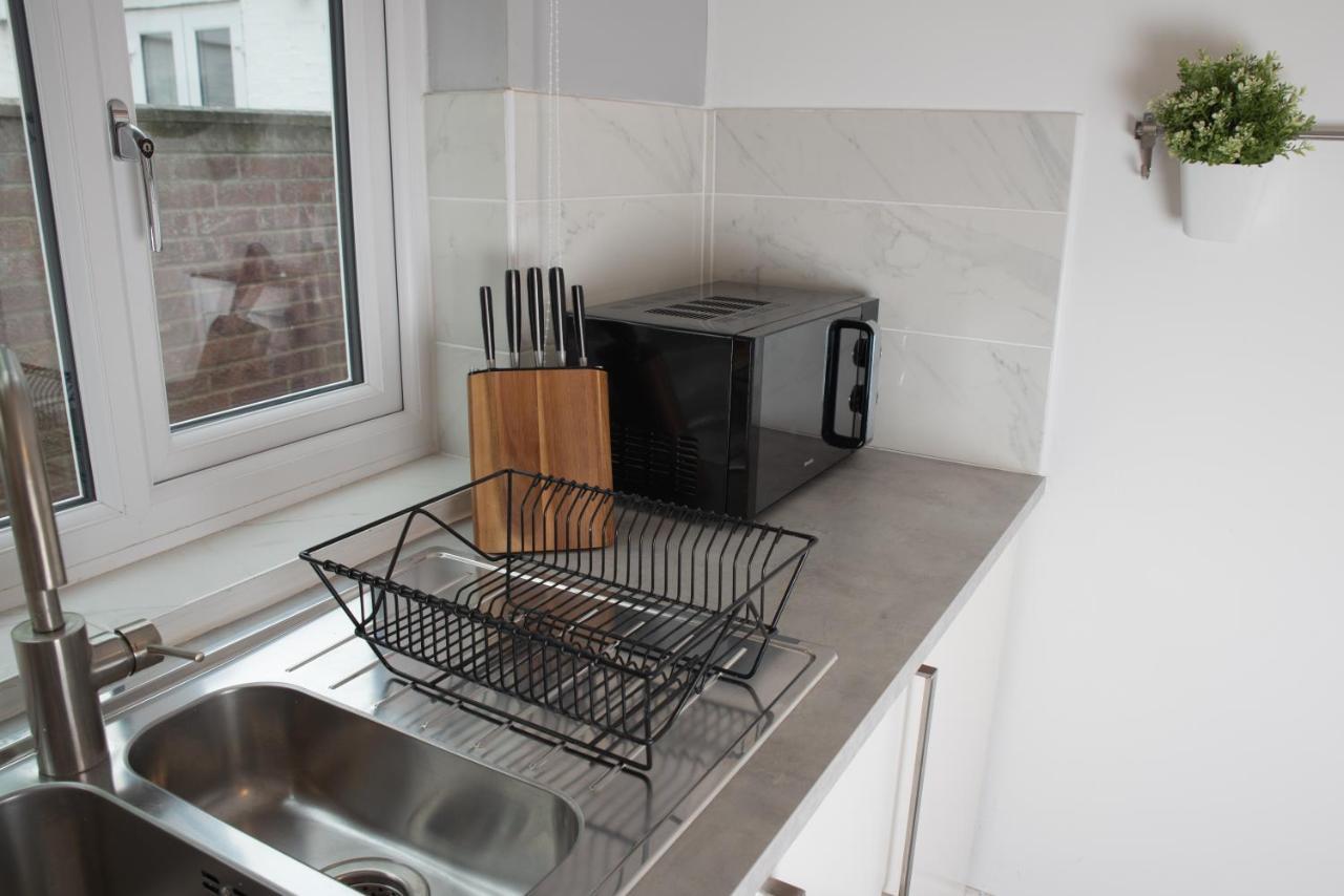 Charming 2-bedroom Town House - Short Walk From The Station Holiday home