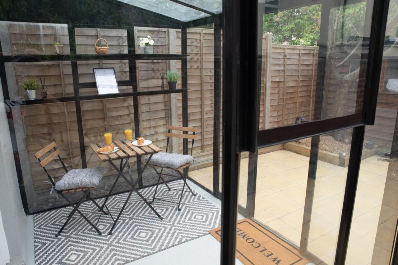 Holiday home Charming 2-bedroom Town House - Short Walk From The Station