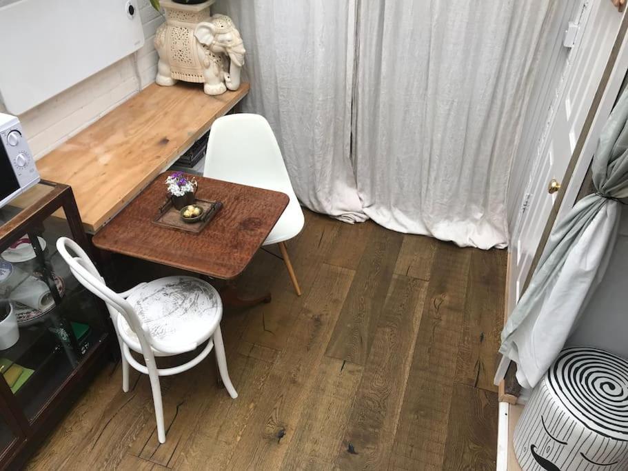 Tiny Hideaway In Apartment
