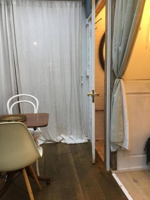Tiny Hideaway In Apartment *