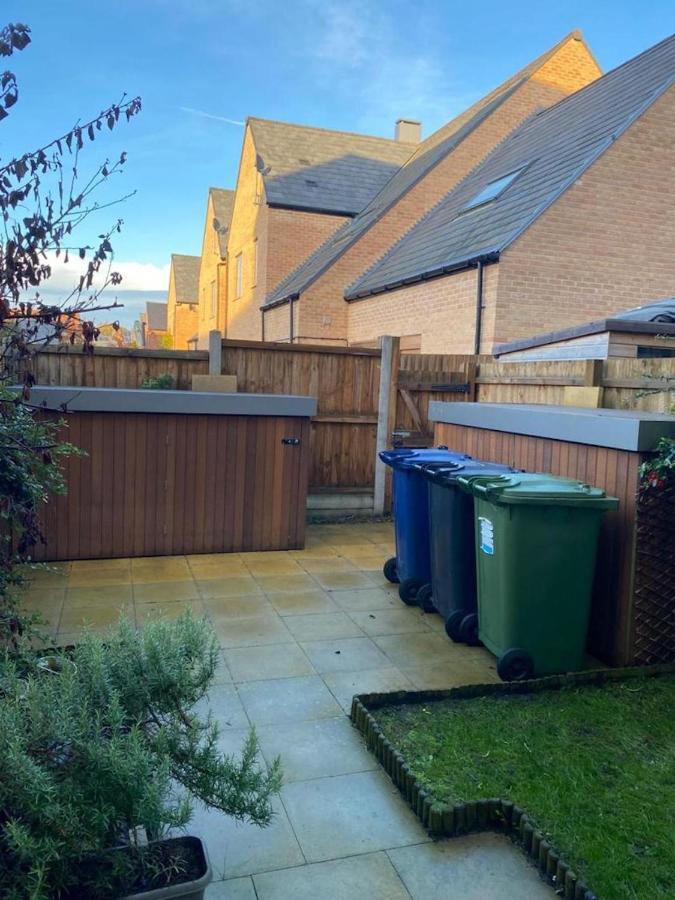 Cozy Garden Retreat: 4-bed Near Hospitals *