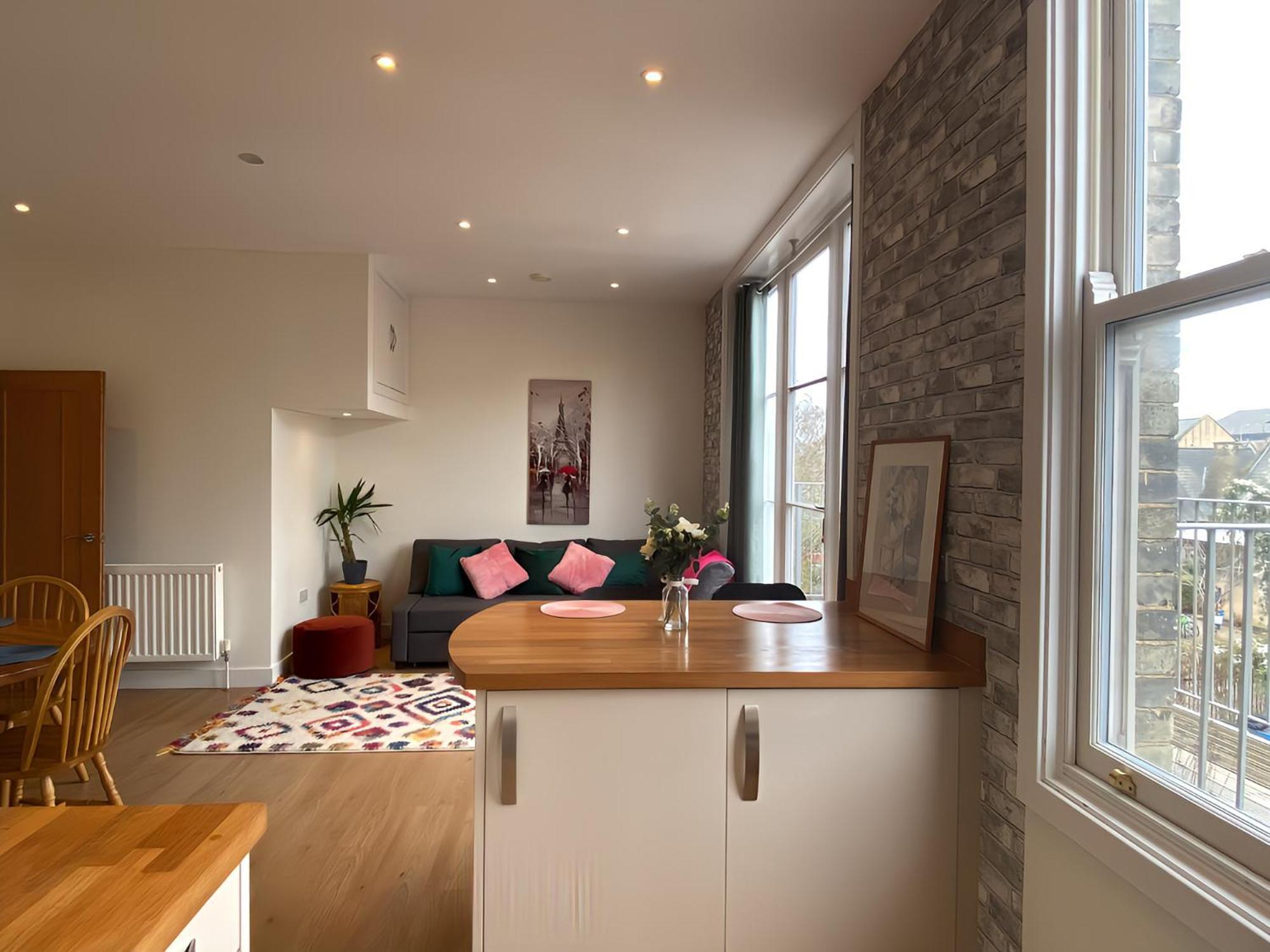 Apartment Diamond 2br Apartment-central-parking-walk To City & Train Station *