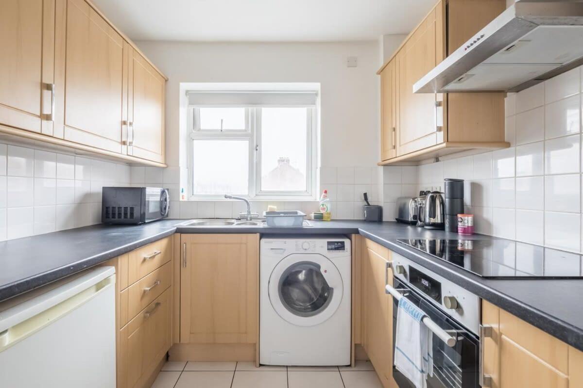 Lovely 2 Bedroom - Ideal Location